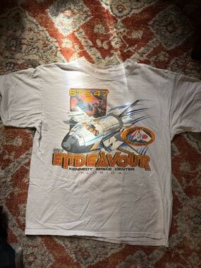 Vintage Endeavour STS-47 Rocket Graphic Tee - White